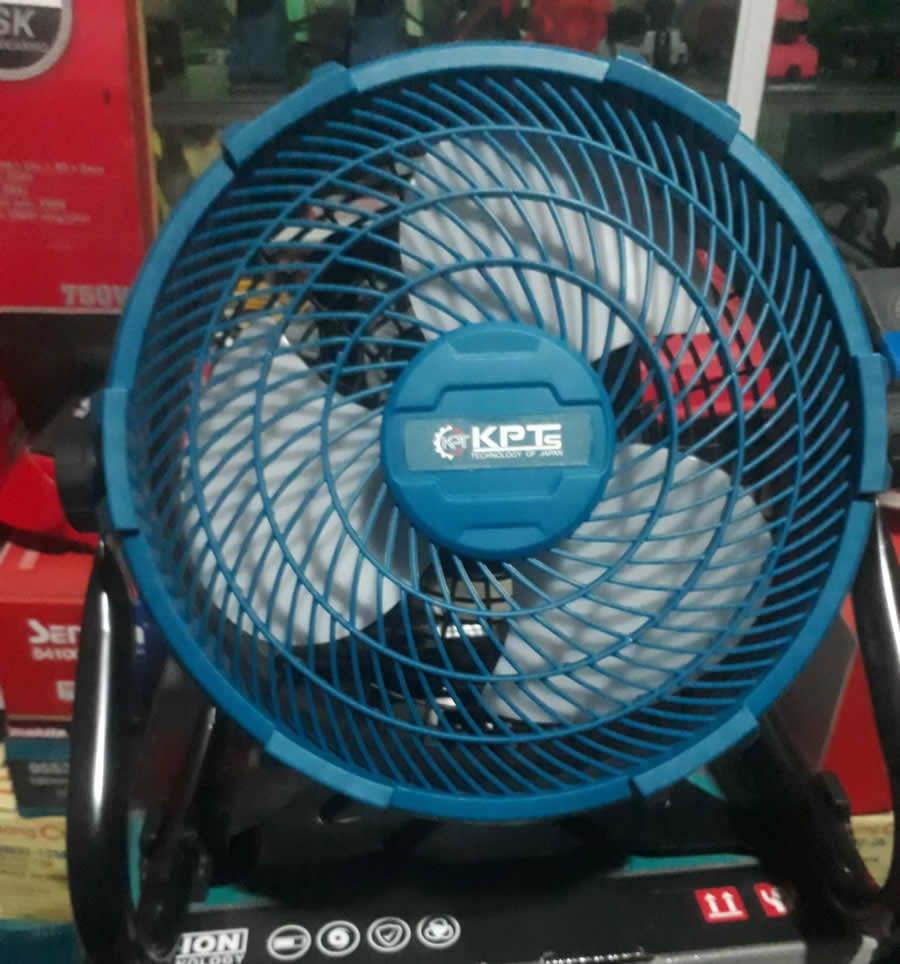Quạt sạc tích điện năng lượng mặt trời Vinh Nghệ An